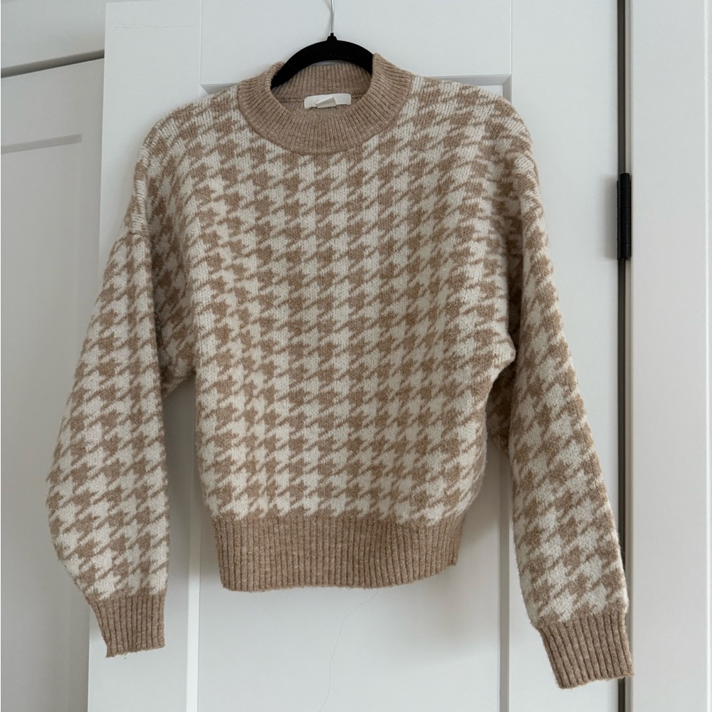 H&M Houndstooth Patterned Beige Crewneck Sweater
